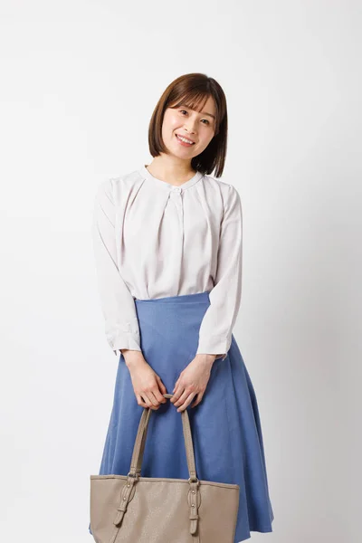 Jonge Japans Vrouw Kantoor Kleding Staan Glimlachen Naar Camera — Stockfoto