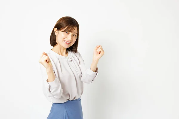 Jeune Femme Japonaise Tenue Bureau Montrant Geste Acclamant — Photo