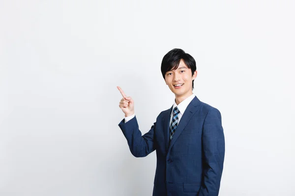 Jong Japans Man Het Kantoor Kleding Tonen Wijzend Gebaar — Stockfoto