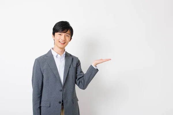 Портрет Молодого Японца Служебной Одежде Презентативной Позой — стоковое фото