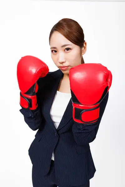 Belle Jeune Femme Affaires Asiatique Gants Boxe Isolé Sur Fond — Photo