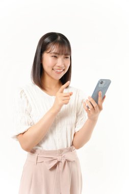 Akıllı telefon kullanan güzel Japon kadın.