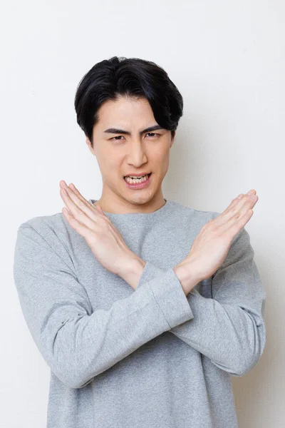 Giovane Asiatico Uomo Con Stop Gesto Sfondo Isolato — Foto Stock