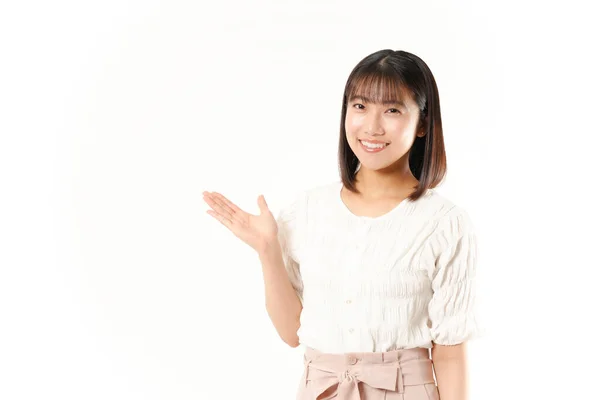 Japans Vrouw Met Tonen Pose Presenteren Iets Witte Achtergrond — Stockfoto