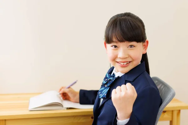 Πορτρέτο Του Χαριτωμένο Ιαπωνικό Κορίτσι Στο Σχολείο Ομοιόμορφη Κάνει Την — Φωτογραφία Αρχείου