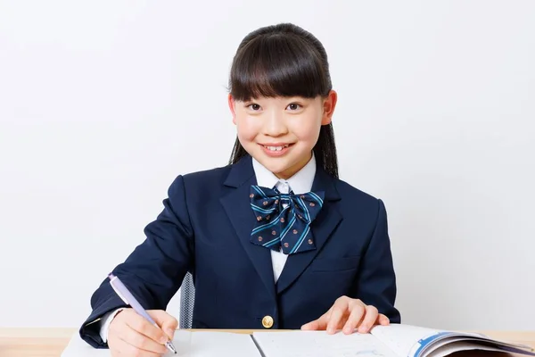 Porträtt Söt Japansk Flicka Skoluniform Gör Läxor — Stockfoto