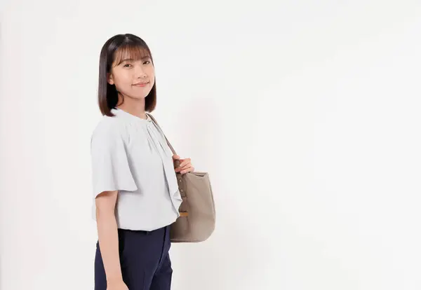 Schöne Junge Asiatische Geschäftsfrau Lächelt Auf Isoliertem Hintergrund — Stockfoto