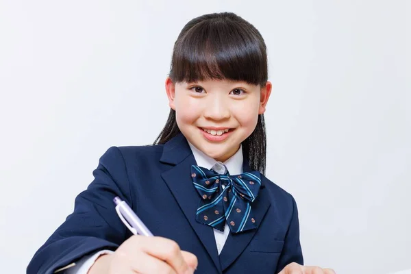 Portret Van Schattig Japans Meisje Schooluniform Doet Huiswerk — Stockfoto