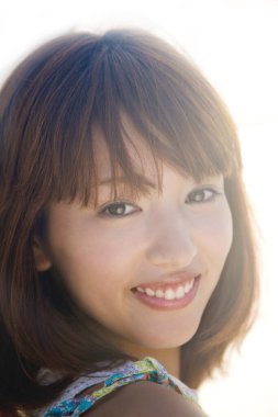 gülümseyen güzel Asyalı kadın portresi