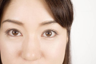 Genç Asyalı kadın portresi 