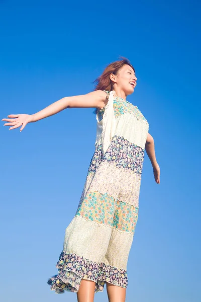 Beautiful Young Asian Woman Arms Outstretched — Stock Photo, Image