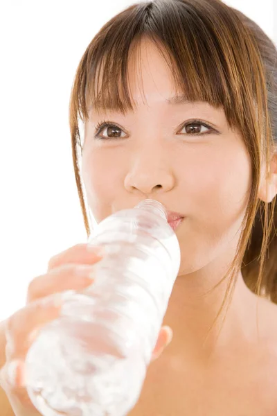 Mulher Japonesa Bebendo Água Garrafa — Fotografia de Stock