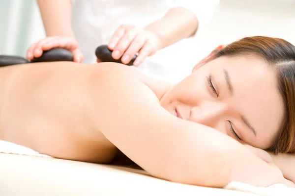 Young Asian Woman Having Back Massage Hot Stones — Stock Photo, Image