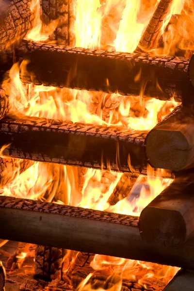 Burning Big Logs Outdoor — Stock Photo, Image