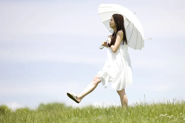 Side View Beautiful Young Japanese Woman Holding White Paraply Walking — Stockfoto
