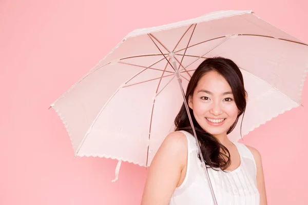 Hermosa Joven Asiático Mujer Con Iaolated Fondo —  Fotos de Stock