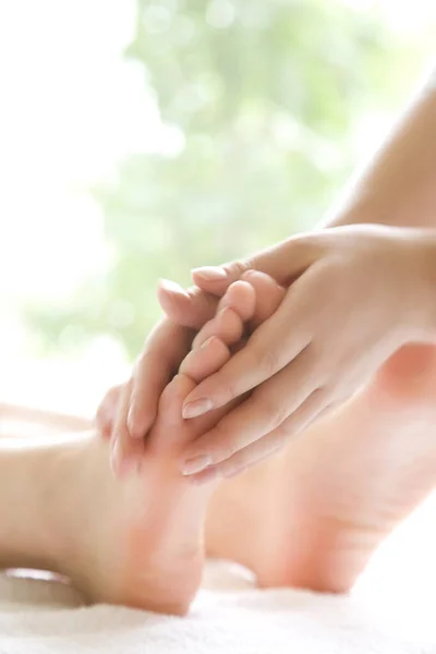 Concept Spa Gros Plan Des Jambes Féminines Pendant Massage Spa — Photo