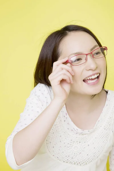 Portret Van Mooie Japanse Vrouw Met Een Bril Opzij Kijkend — Stockfoto