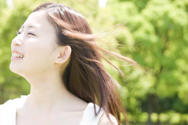 Portré Gyönyörű Boldog Fiatal Japán Szabadban — Stock Fotó