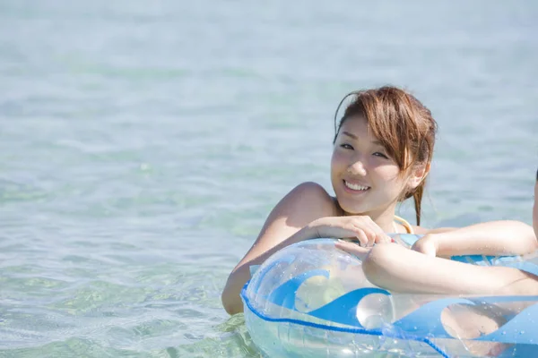 Красива Молода Японська Жінка Відпочиває Морському Курорті Під Час Літніх — стокове фото