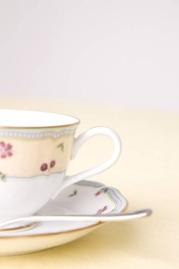 Çay tabağı tablo ile