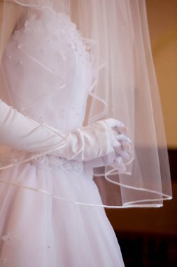 Gelinlik giymiş gelin..