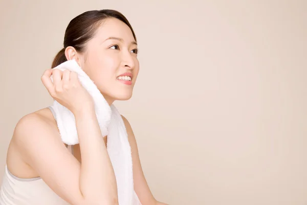 Portret Van Aziatische Vrouw Witte Handdoek — Stockfoto