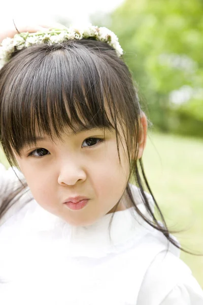 Portrait Mignonne Petite Fille Asiatique Avoir Plaisir Dans Parc Été — Photo