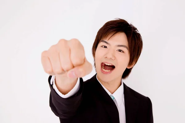 Молодой Азиатский Бизнесмен Показывает Кулак Изолированном Фоне — стоковое фото