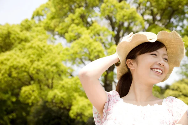 Mujer Asiática Con Sombrero Paja —  Fotos de Stock