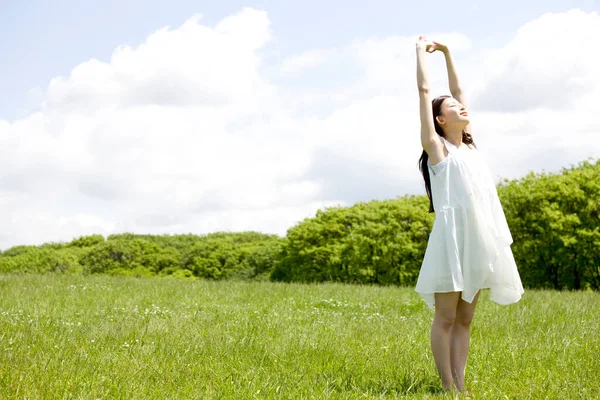 Beautiful Young Japanese Woman Standing Green Grass Stretching Arms — Stock Photo, Image