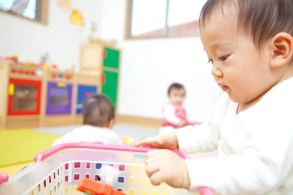Bonito Ásia Pouco Crianças Jogar Jardim Infância — Fotografia de Stock