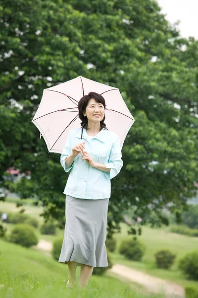 Érett Ázsiai Álló Esernyő Kertben — Stock Fotó