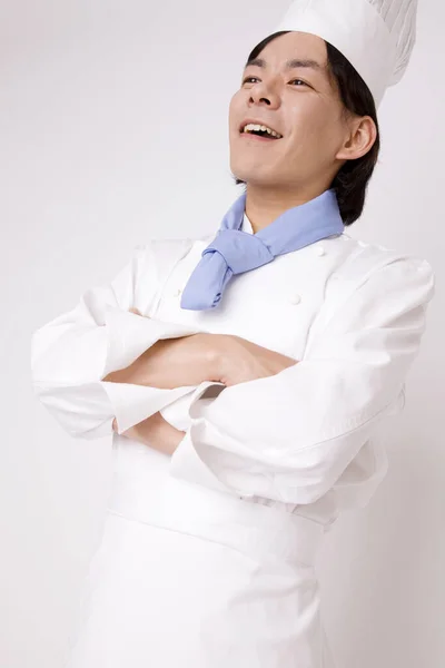Azjatycki Mężczyzna Szef Kuchni Skrzyżowanymi Ramionami Noszenie Fartuch — Zdjęcie stockowe