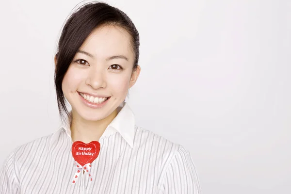 Jong Aziatisch Zakenvrouw Met Gelukkig Verjaardag Hart — Stockfoto