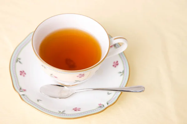 茶托上的热茶 — 图库照片