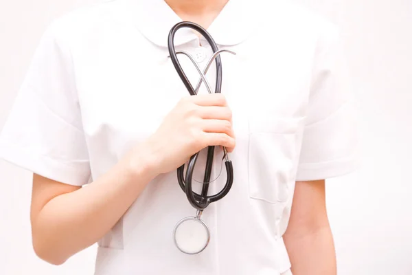 Młoda Kobieta Lekarz Stetoskopem — Zdjęcie stockowe