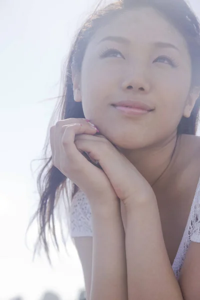 Porträtt Vackra Unga Japanska Kvinna Naturen Sommarsemester — Stockfoto