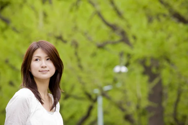 Retrato Hermosa Feliz Joven Asiático Mujer Aire Libre —  Fotos de Stock