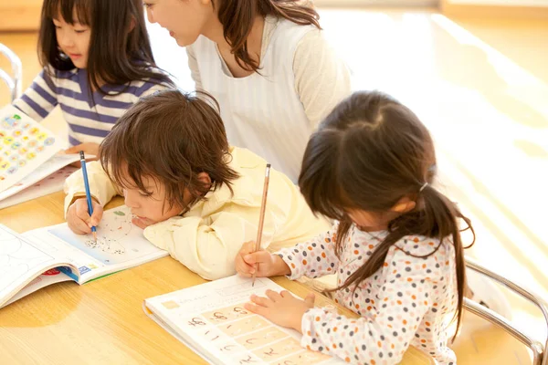Lindo Asiático Poco Niños Jugando Kindergarten —  Fotos de Stock