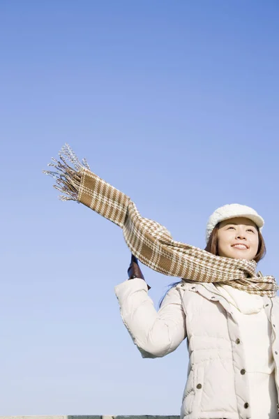 Schöne Glückliche Junge Asiatische Frau Winterkleidung Freien — Stockfoto