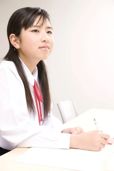 Retrato Menina Japonesa Bonito Uniforme Escolar Estudando Escola — Fotografia de Stock