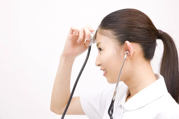 Młoda Kobieta Azji Lekarz Stetoskop — Zdjęcie stockowe