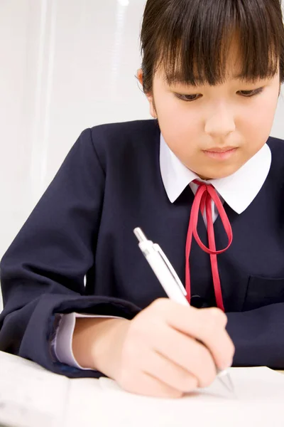 Retrato Linda Chica Japonesa Uniforme Escolar Estudiando Escuela — Foto de Stock