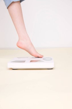 Kadın bacağı arka planda, yakın plan