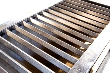 Metal ürünleri deposundaki paketlerin metal profil dokusu