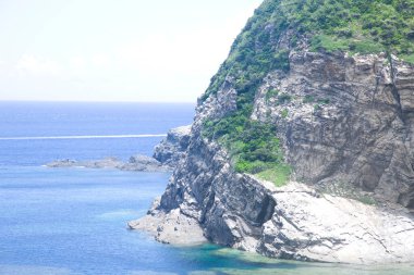 Güzel kayalık deniz manzarası 