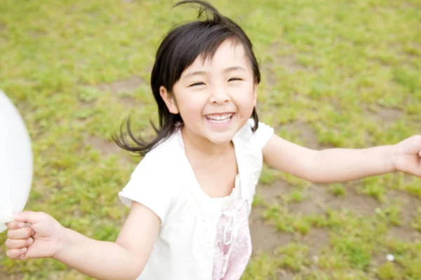 Портрет Милої Маленької Азіатки Літньому Парку — стокове фото