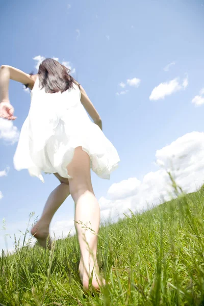 Low Angle View Beautiful Young Woman Running Green Grass — Stock Photo, Image