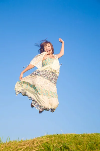 Feliz Asiático Mujer Saltar Con Alegría Felicidad Concepto — Foto de Stock